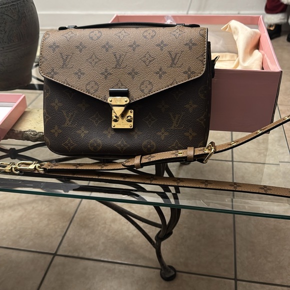 Louis Vuitton Brand New Women Bag Monogram  Reverse Pochette Métis with Dust Bag - Picture 3 of 8